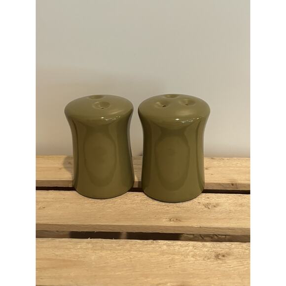 MCM Avocado Ceramic Salt and Pepper Shaker Set Earth Tone Vintage - Picture 1 of 8
